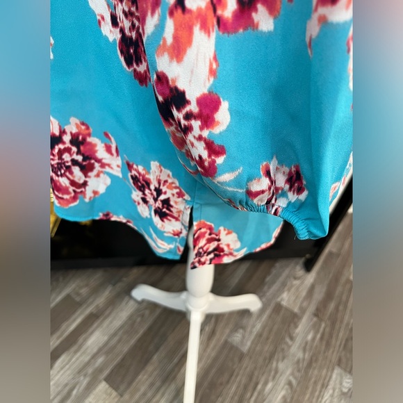 The Pioneer Woman   Tunic Top Blouse V Neck Semi- Sheer Size M Floral 3/4 Sleeve - Picture 8 of 15